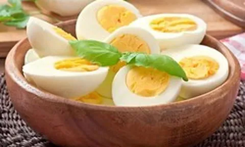 Ăn trứng gà luộc mỗi sáng suốt 1 năm, người phụ nữ 63 tuổi bất ngờ khi đi khám