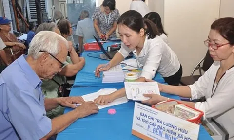 Chuyển từ mất sức lao động sang hưu trí.