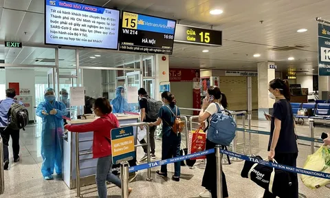 Vietnam Airlines và Traveloka đưa y bác sĩ hoàn thành nhiệm vụ chống dịch về địa phương