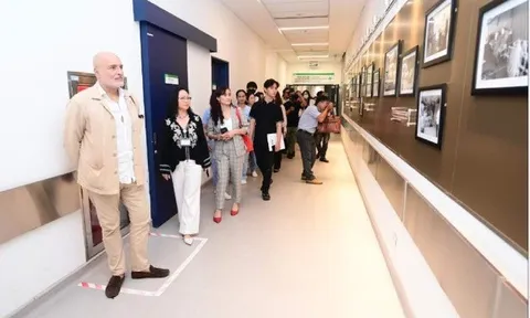 Ôn lại những khoảnh khắc khó quên qua triển lãm ảnh Covid-19 tại bệnh viện FV