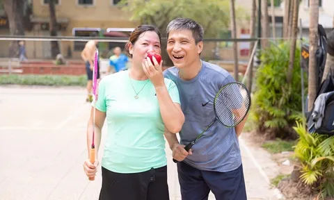 Đoàn xích lô của thương hiệu táo Mr Apple thu hút sự chú ý của người dân thủ đô