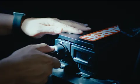 “Sạc đầy yêu thương” mùa Tết với Re: Charge - dịch vụ phát điện miễn phí cho hộ kinh doanh nhỏ từ cộng đồng Dat Bikers