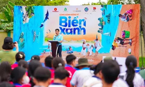 Gần 10.000 người Vingroup và tình nguyện viên ra quân làm sạch bờ biển tại 28 tỉnh, thành phố