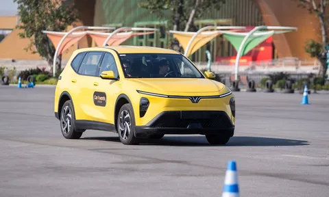 Giá xăng tăng mạnh, VinFast Limo Green trở thành khoản “lời kép” cho tài xế dịch vụ