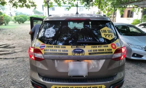 Xe Ford mắc lỗi rò rỉ dầu, chủ xe diễu hành đòi quyền lợi ở Hà Nội