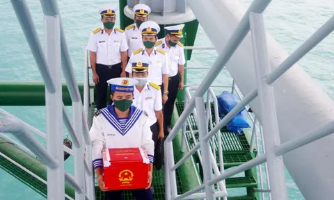 Kết thúc bầu cử sớm cho quân dân DK1, tàu Hải quân hành trình về đất liền