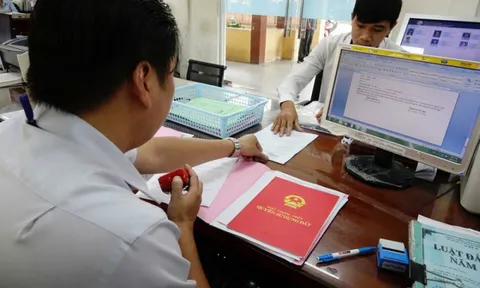 TP HCM: Người dân được ký cấp sổ hồng trong vòng 24 giờ