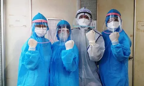 Thủ tướng khen 32 thầy thuốc tiêu biểu, xuất sắc trong phòng chống dịch COVID-19