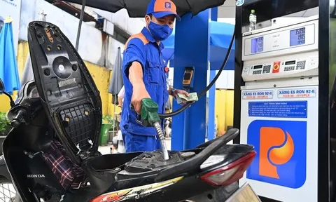 Petrolimex giảm 500 đồng/lít xăng dầu hỗ trợ chống dịch Covid-19