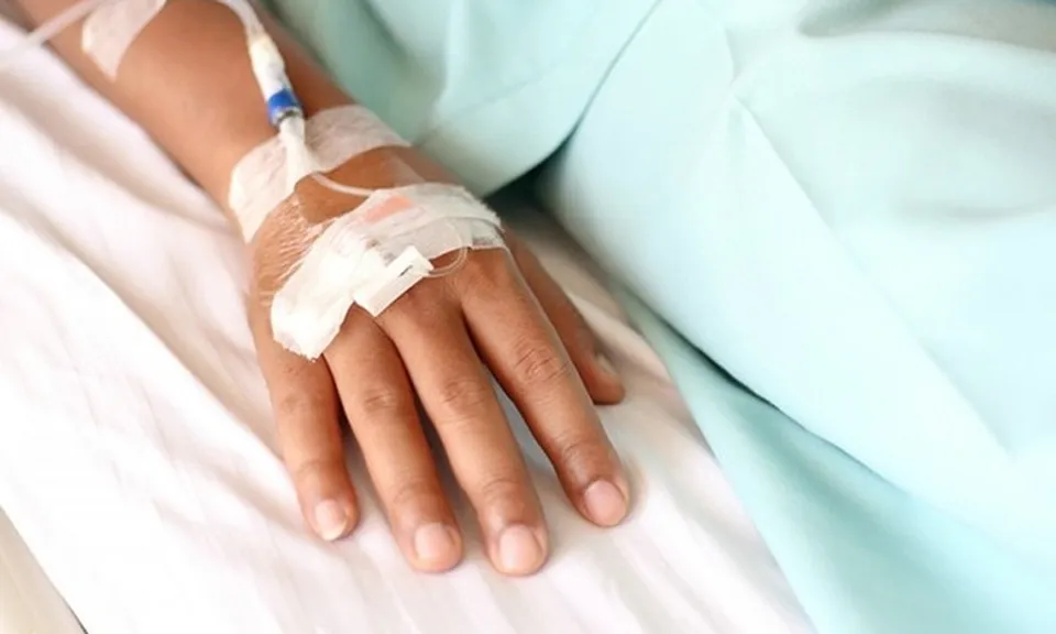 Lén cho con ăn xôi trước giờ mổ vì sợ "đuối sức", bé 10 tuổi suýt nguy kịch