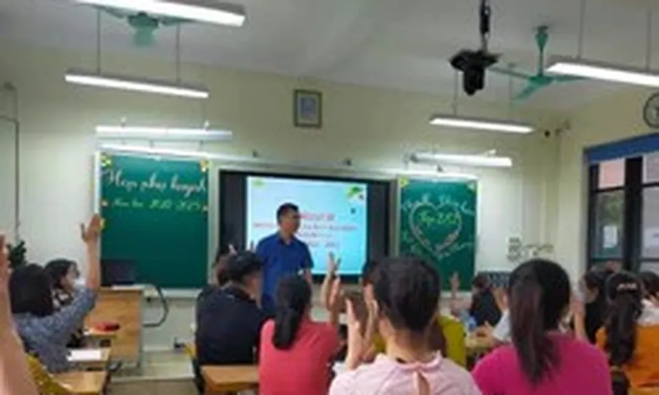 Đề xuất cấm ban đại diện cha mẹ học sinh thu hộ các khoản cho trường học