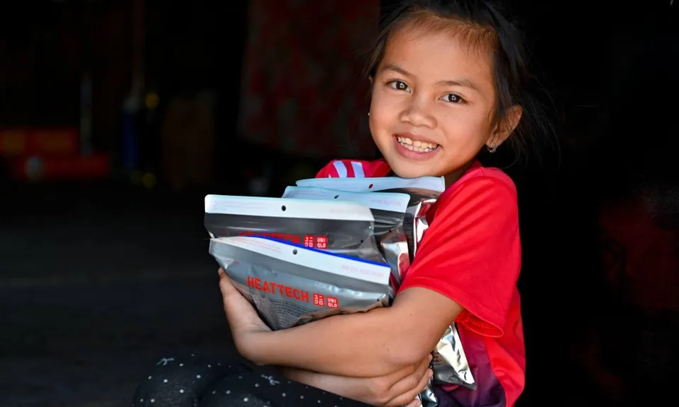 UNIQLO tặng áo ấm trước thềm năm mới cho người dân tại Quảng Trị