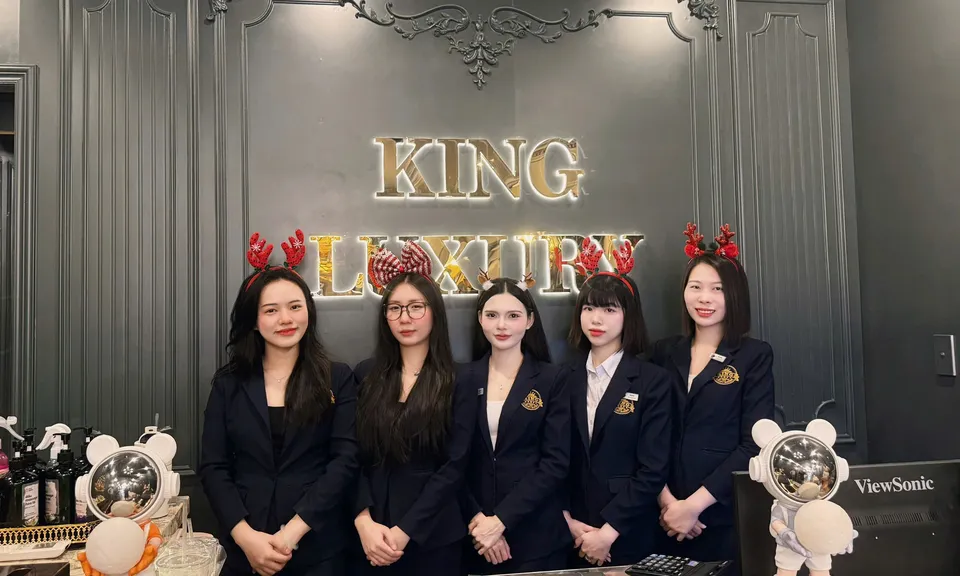 “Healing” giữa lòng Sài Gòn: Barbershop cao cấp hút khách quốc tế nhờ gội đầu dưỡng sinh